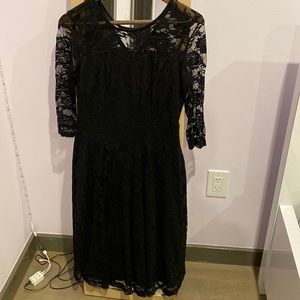 Black crew neck floral lace dress with V-back and zipper! Amazing condition!!